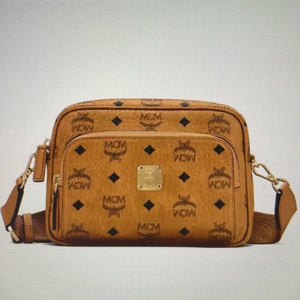 Aren in Visetos crossbody purse.